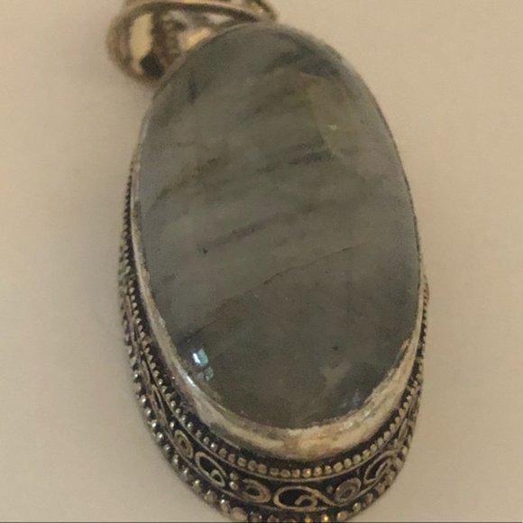 Stunning Labradorite and 925 Silver Necklace - Picture 4 of 4